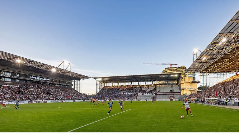 Das Millerntor-Stadion beim Pokal-Derby der Frauen FC St. Pauli gegen den HSV (Foto: picture alliance / dpa)